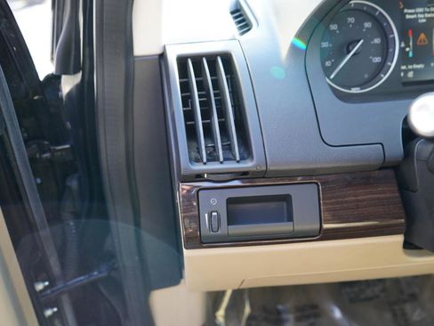 Used 2013 Land Rover LR2 image 29