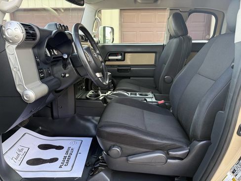 Used 2014 Toyota FJ Cruiser 4WD w/ Upgrade Package image 3