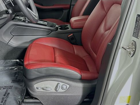 Used 2025 Porsche Macan image 22