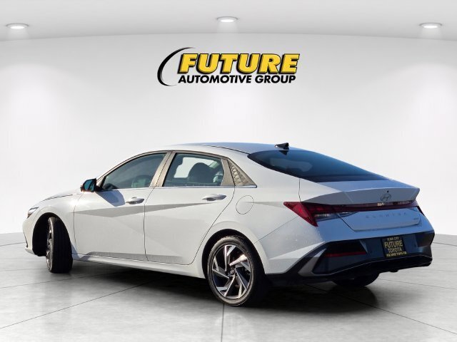 Used 2024 Hyundai Elantra Limited FWD image 7