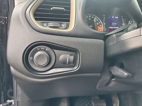 Used 2017 Jeep Renegade Sport w/ Power & Air Group image 26