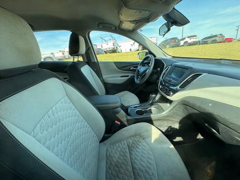 Used 2018 Chevrolet Equinox LS image 3