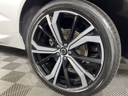 Used 2023 Volvo XC60 B5 Ultimate w/ Climate Package image 13