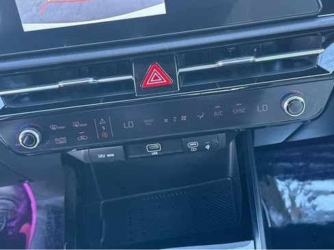 Certified 2025 Kia Niro EX image 25