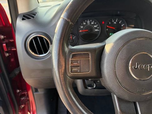 Used 2013 Jeep Compass Latitude FWD image 15