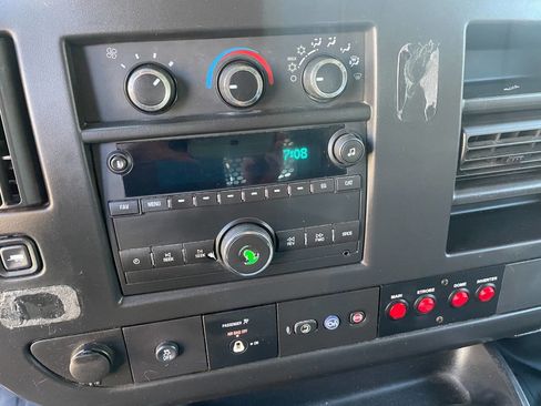 Used 2015 Chevrolet Express 2500 image 13