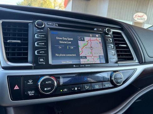Used 2016 Toyota Highlander Limited AWD/4WD image 28