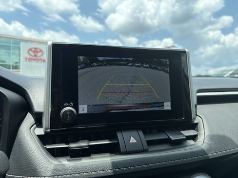 Certified 2024 Toyota Venza LE AWD/4WD image 7