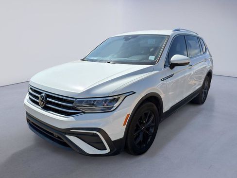 Used 2022 Volkswagen Tiguan SE FWD image 1