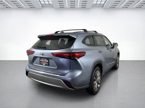 Used 2020 Toyota Highlander Platinum AWD/4WD image 3