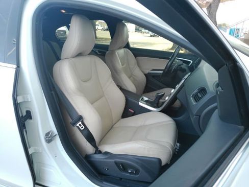 Used 2015 Volvo S60 T6 image 22