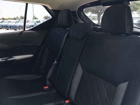 Used 2018 Nissan Kicks SV FWD image 17