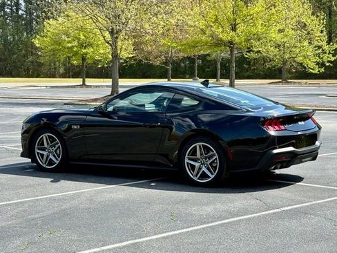 Used 2025 Ford Mustang GT Premium image 4