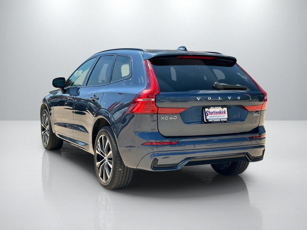 Used 2024 Volvo XC60 B5 Plus AWD/4WD image 7