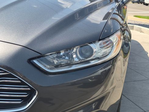 Used 2016 Ford Fusion SE w/ Equipment Group 202A FWD image 11