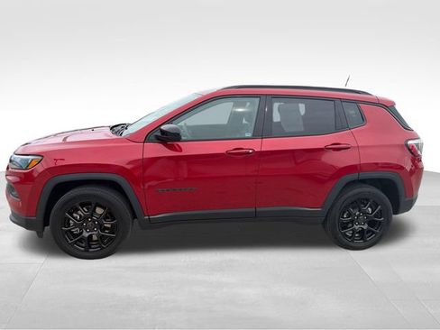 Used 2025 Jeep Compass Latitude w/ Altitude Special Edition AWD/4WD image 8