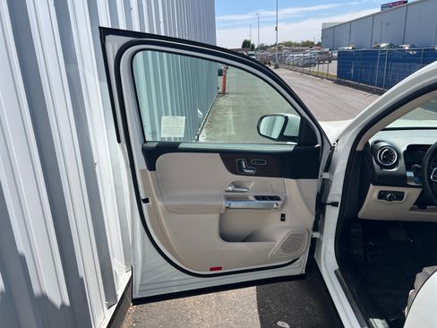 Used 2022 Mercedes-Benz GLB 250 image 13