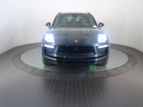 Certified 2025 Porsche Macan AWD/4WD image 10