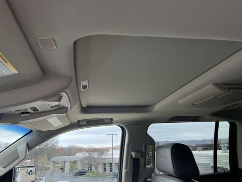 Used 2020 GMC Yukon XL Denali w/ Denali Premium Package image 31