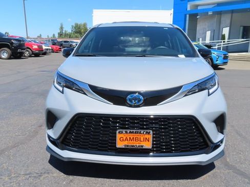 Used 2024 Toyota Sienna XSE w/ XSE Premium Package AWD/4WD image 2