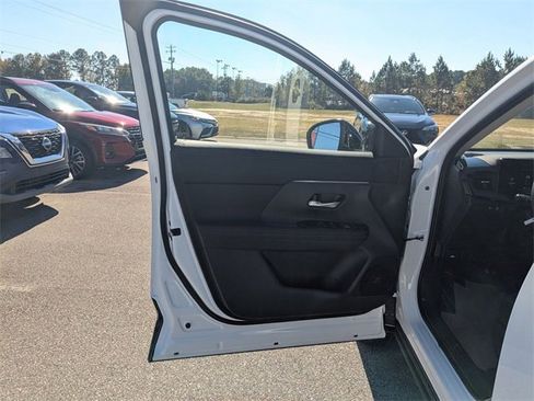 New 2026 Nissan Kicks SR image 11