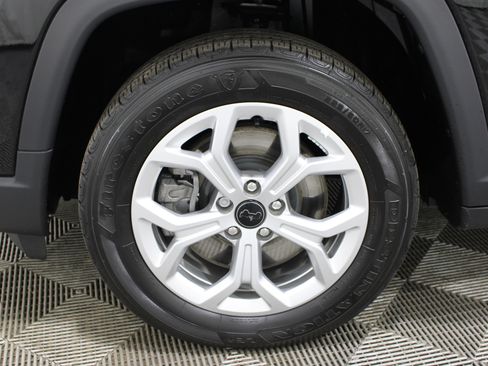 Used 2025 Jeep Compass Latitude AWD/4WD image 33