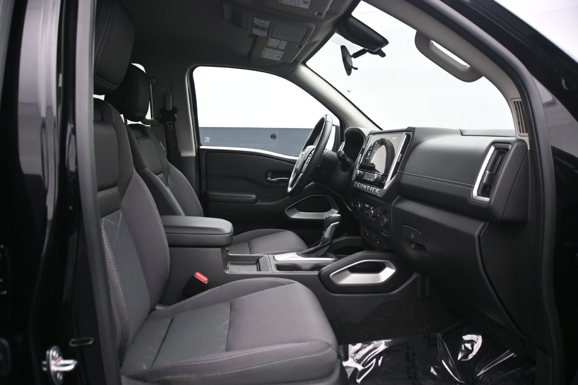 Used 2025 Nissan Frontier SV w/ SV Convenience Package AWD/4WD image 13