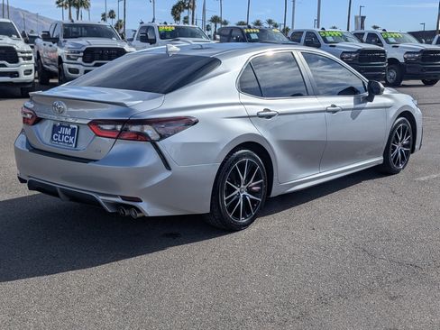 Used 2024 Toyota Camry SE image 2