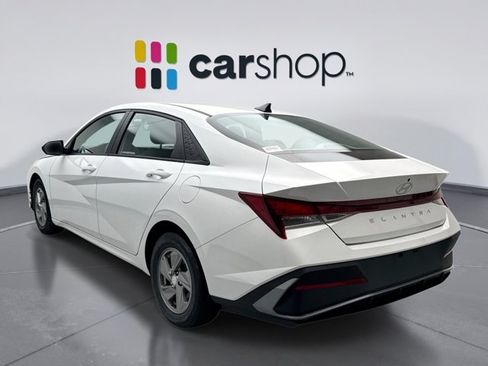 Used 2024 Hyundai Elantra SE FWD image 3