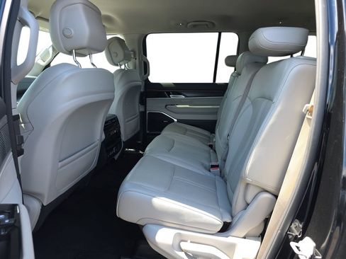Used 2023 Jeep Wagoneer L Series III RWD image 14