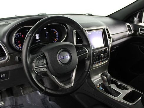 Used 2018 Jeep Grand Cherokee Altitude RWD image 18