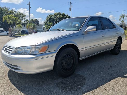 Used 2000 Toyota Camry FWD image 9