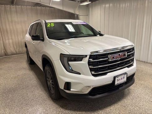 Used 2025 GMC Acadia Elevation AWD/4WD image 3