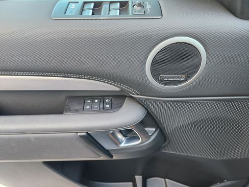 Used 2025 Land Rover Discovery Dynamic SE image 25