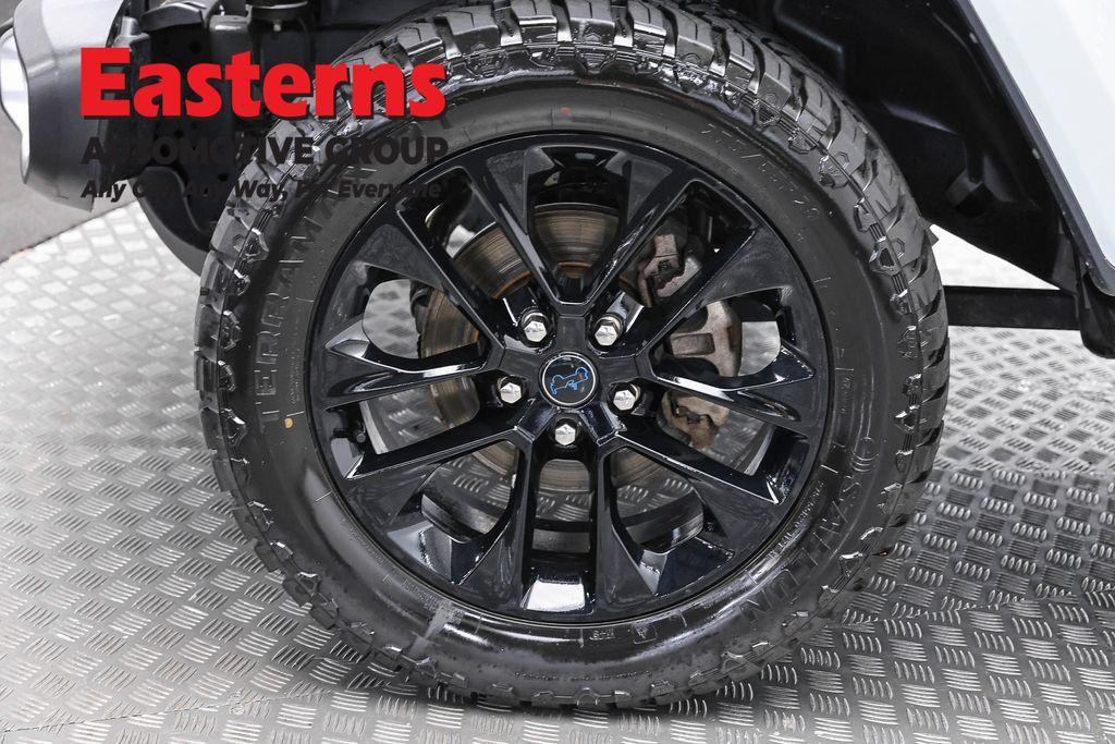 Used 2024 Jeep Wrangler Unlimited Sahara w/ Technology Group AWD/4WD image 32