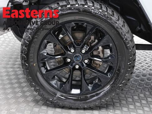 Used 2024 Jeep Wrangler Unlimited Sahara w/ Technology Group AWD/4WD image 32