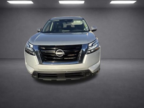 Used 2025 Nissan Pathfinder SV AWD/4WD image 7
