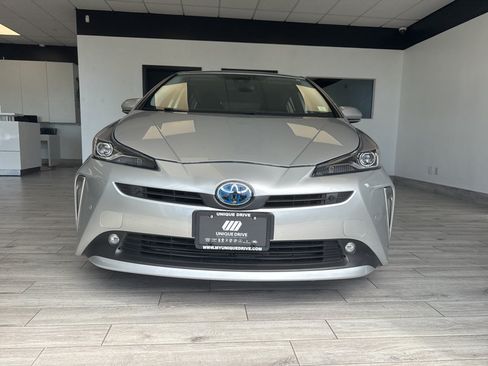 Used 2022 Toyota Prius LE AWD/4WD image 2
