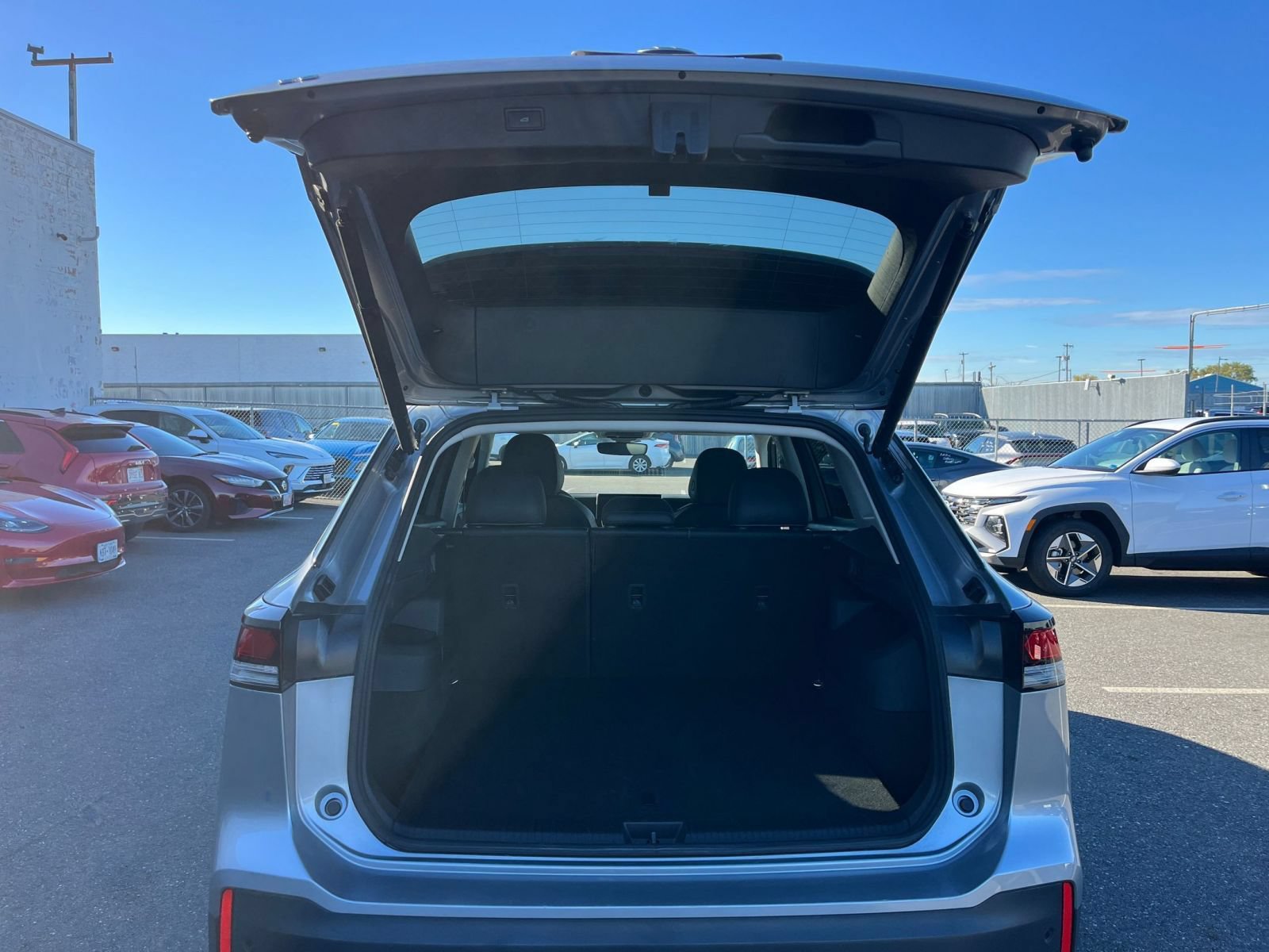 Used 2026 Volkswagen Tiguan SE FWD image 32
