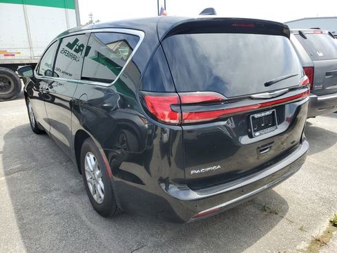 Certified 2023 Chrysler Pacifica Touring-L FWD image 4
