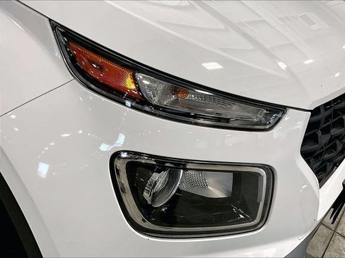 Used 2020 Hyundai Venue SE FWD image 34