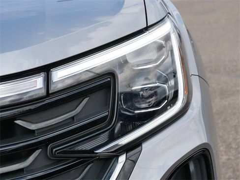 Certified 2024 Volkswagen Atlas Cross Sport SE w/ Panoramic Sunroof Package image 10