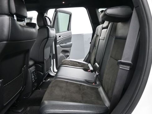 Used 2019 Jeep Grand Cherokee Altitude image 14