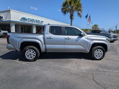 Used 2025 Toyota Tacoma SR5