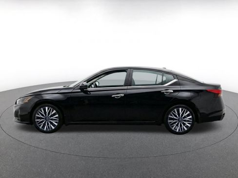 Used 2025 Nissan Altima 2.5 SV FWD image 4