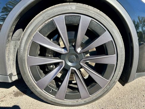 Used 2022 Tesla Model X Plaid image 9