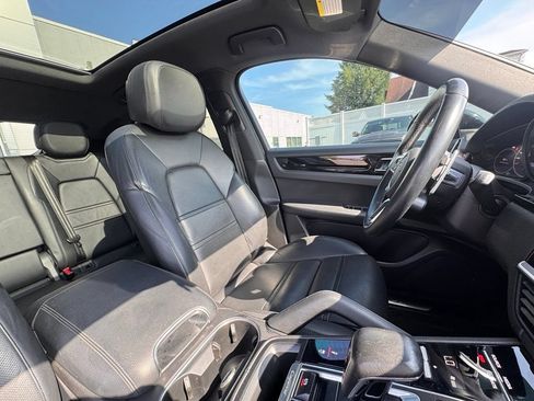 Used 2021 Porsche Cayenne Coupe AWD/4WD image 19