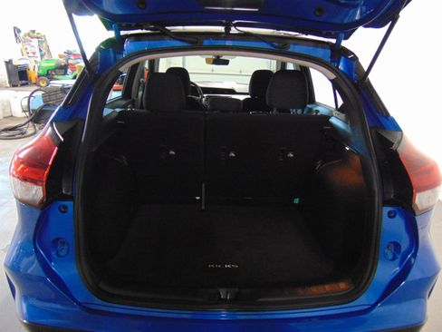 Used 2023 Nissan Kicks SV w/ Interior Electronics Package FWD image 7