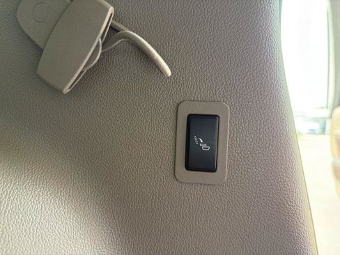 Used 2015 Chevrolet Tahoe LTZ AWD/4WD image 27