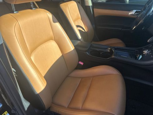 Used 2015 Lexus CT 200h image 12